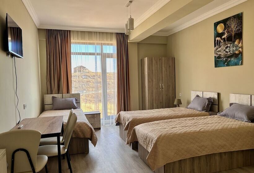اتاق راحتی سه تخته, Dandelion Hotel Gudauri