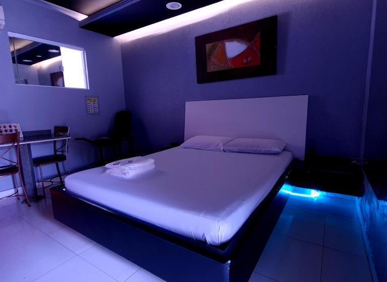 자쿠지 스위트, Gran Motel Gyn