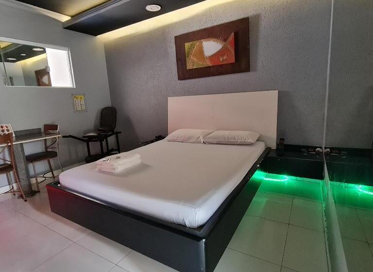자쿠지 스위트, Gran Motel Gyn