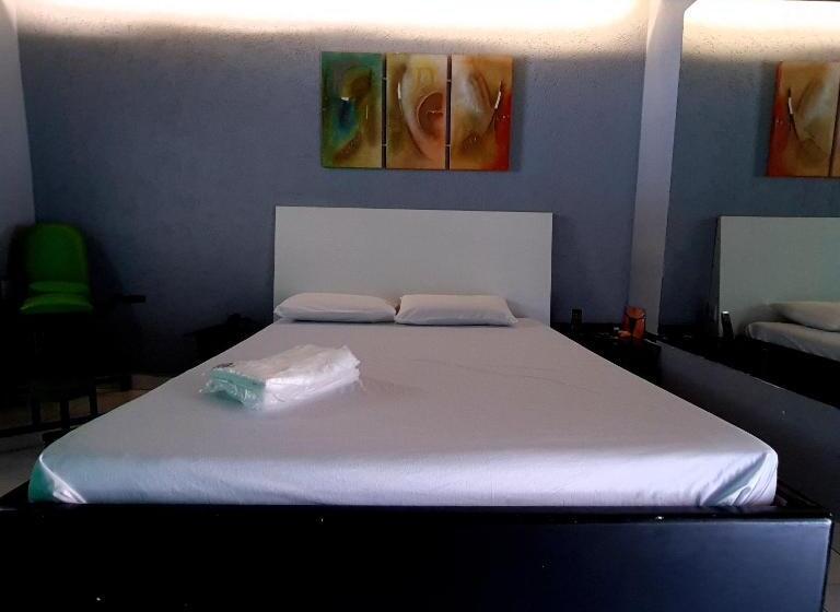 자쿠지 스위트, Gran Motel Gyn