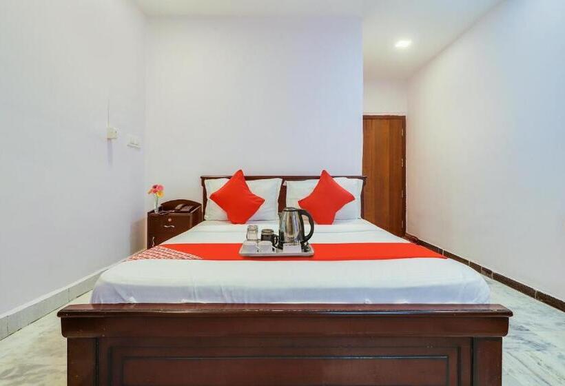 Трехместный Номер Классика, Oyo Flagship 70332 Lahari Luxorious Rooms