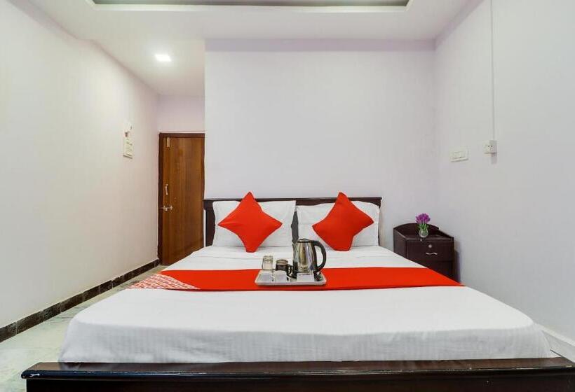 Трехместный Номер Классика, Oyo Flagship 70332 Lahari Luxorious Rooms