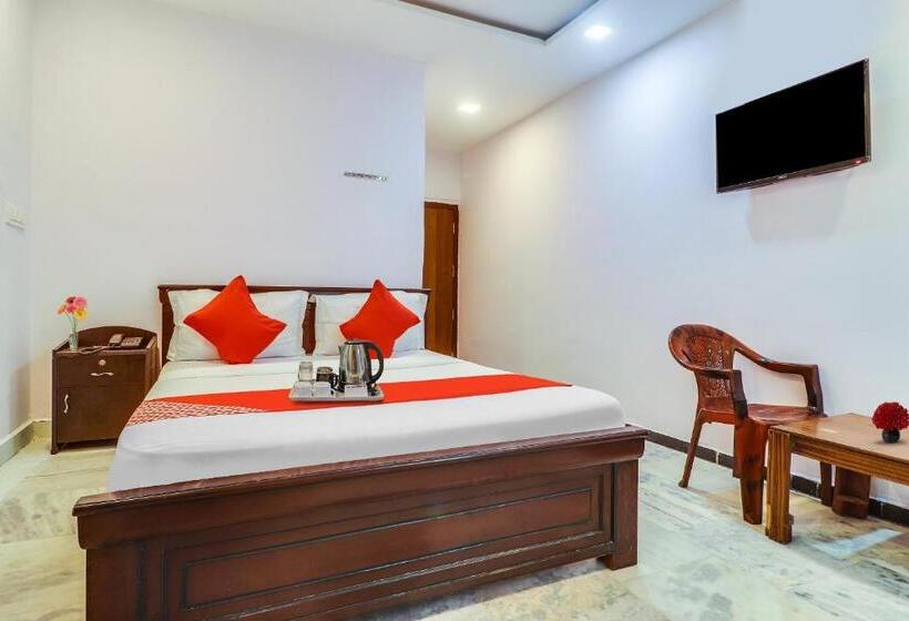 اتاق کلاسیک سه تخته, Oyo Flagship 70332 Lahari Luxorious Rooms