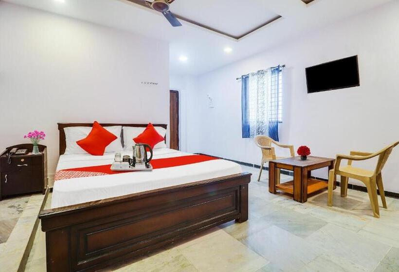 Трехместный Номер Классика, Oyo Flagship 70332 Lahari Luxorious Rooms