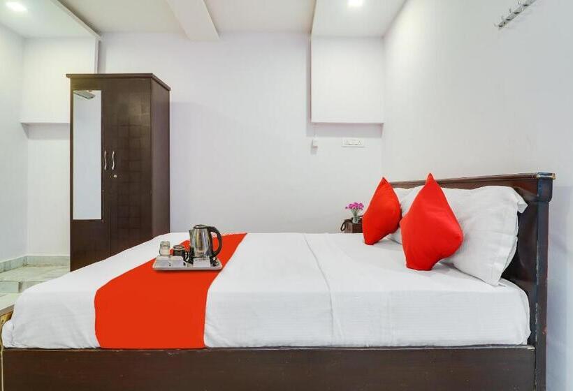 Трехместный Номер Классика, Oyo Flagship 70332 Lahari Luxorious Rooms