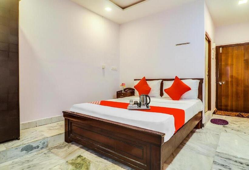 Трехместный Номер Классика, Oyo Flagship 70332 Lahari Luxorious Rooms