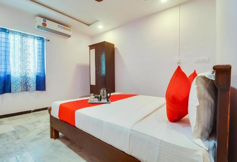 Трехместный Номер Классика, Oyo Flagship 70332 Lahari Luxorious Rooms