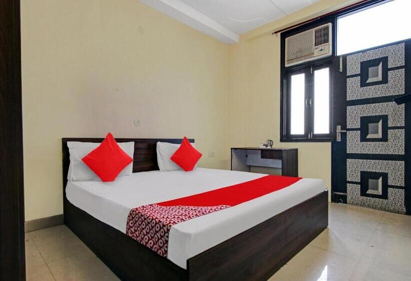 Triple Classic Room, Oyo Flagship Pleasure Inn Near Haiderpur Metro Station