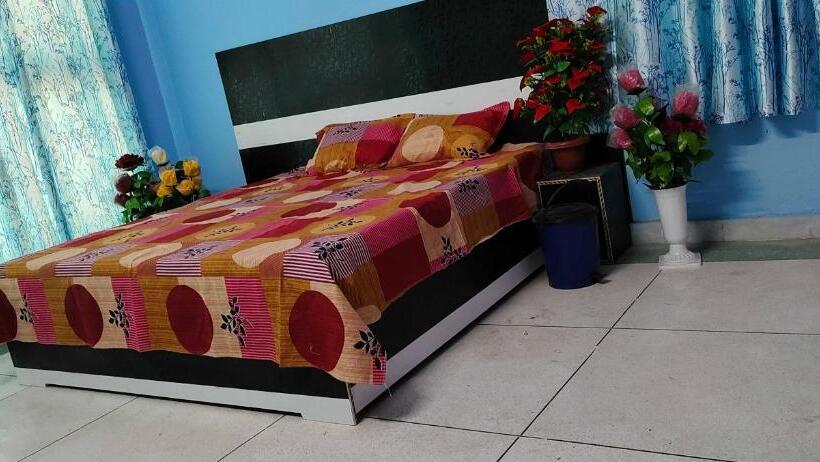 חדר קלאסי לשלושה, Oyo Royal