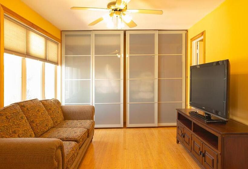 Апартаменты 3 Спальни, Comfortable House Located 10 Minutes From Downtown