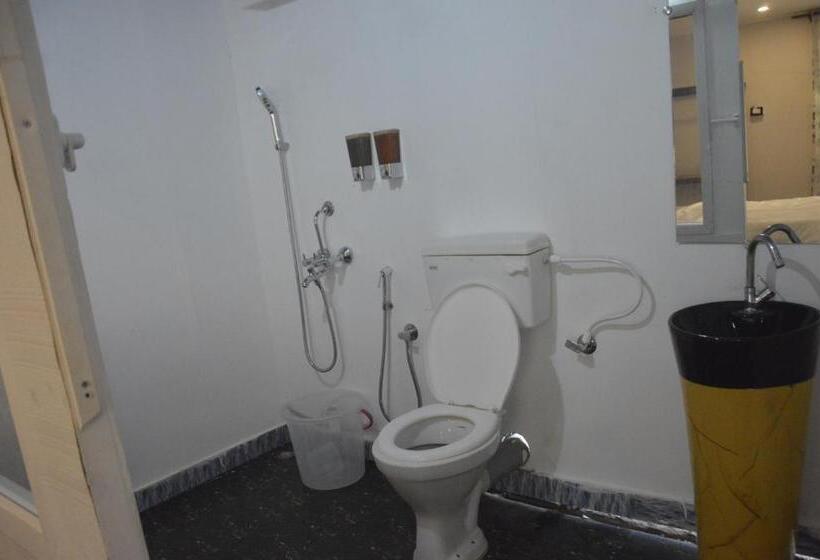 חדר משפחתי, Sunbath Beach Exotica