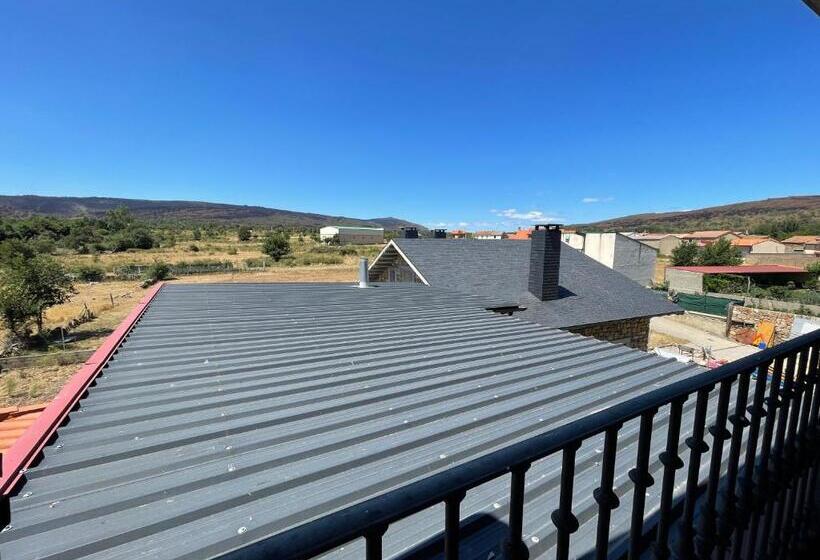 غرفة قياسية, La Guarida De La Lleira