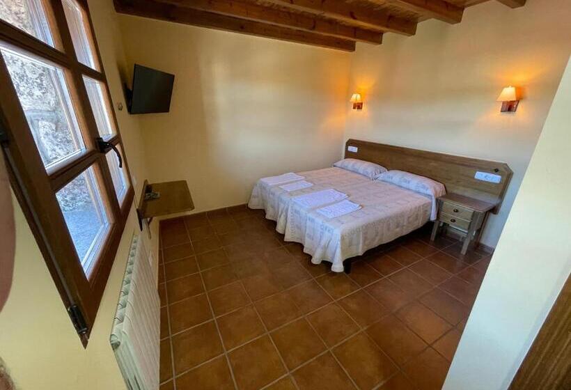 デラックスルーム, La Guarida De La Lleira