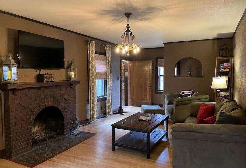 اتاق استاندارد با سرویس بهداشتی مشترک, Historic Twin Tudors Inn