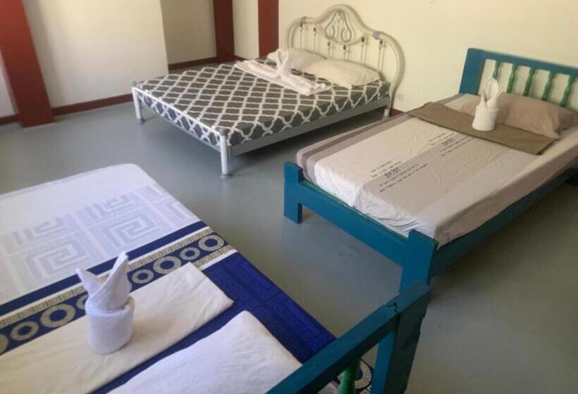 Habitació Estàndard Vista Mar, Full Moon Hostel   Beer Pong Central