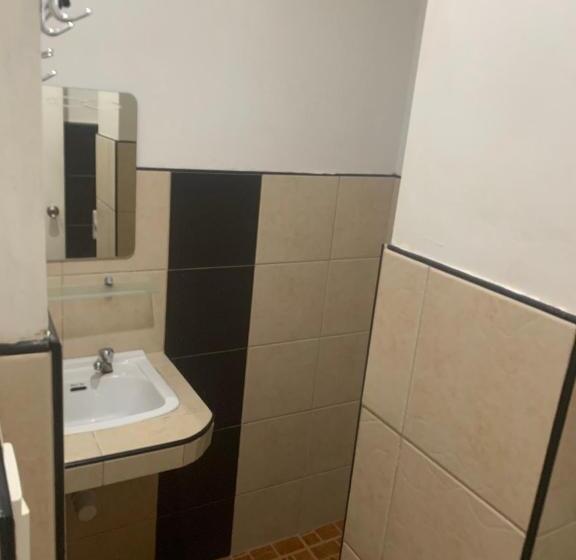 Habitació Deluxe, Full Moon Hostel   Beer Pong Central