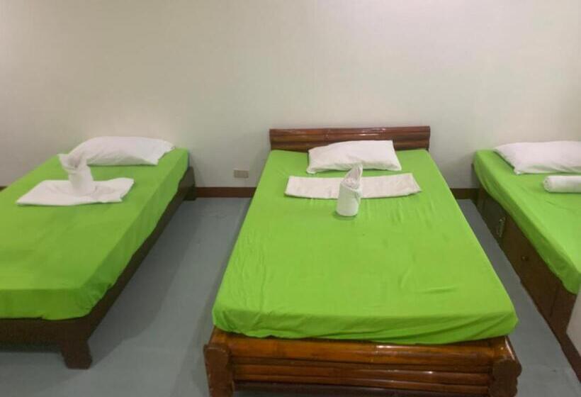 Habitació Deluxe, Full Moon Hostel   Beer Pong Central