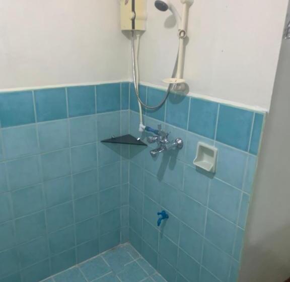 Habitació Deluxe, Full Moon Hostel   Beer Pong Central