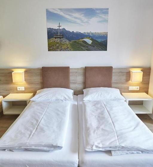 اتاق خانوادگی با چشمانداز کوه, Am Mitteregghof