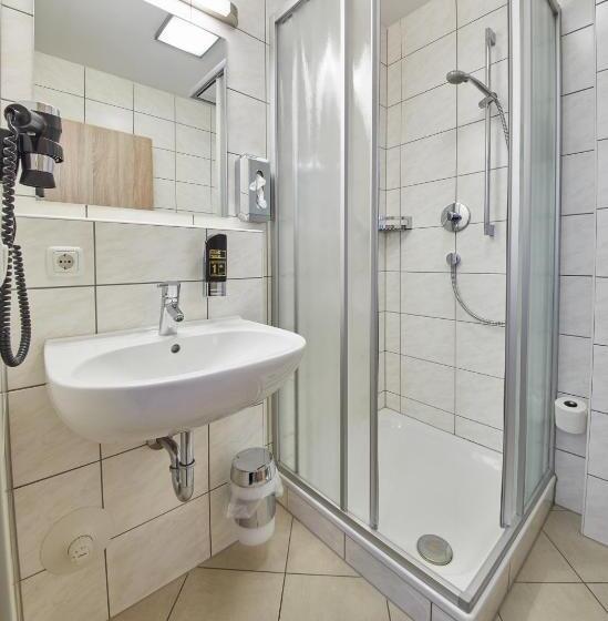 اتاق استاندارد یک نفره, Am Mitteregghof