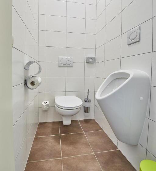 اتاق استاندارد سه نفره, Am Mitteregghof