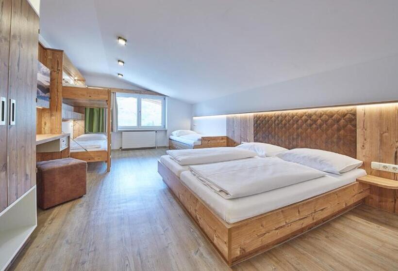 اتاق استاندارد چهار تخته, Am Mitteregghof