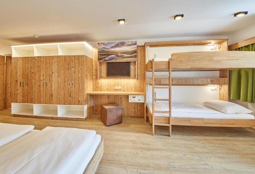 اتاق استاندارد چهار تخته, Am Mitteregghof