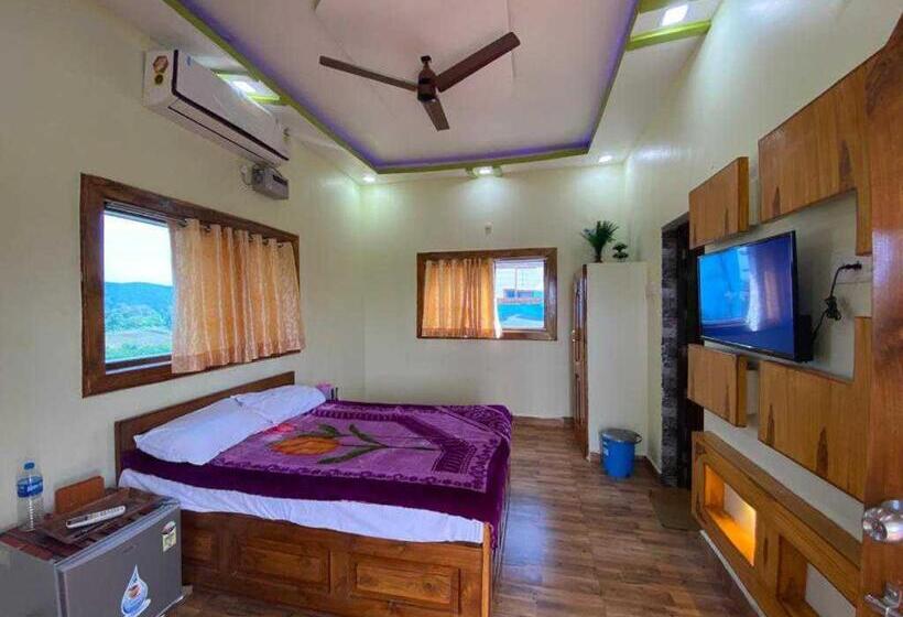 غرفة كلاسيكية ثلاثية, Capital O Jungle Resort And Restaurant