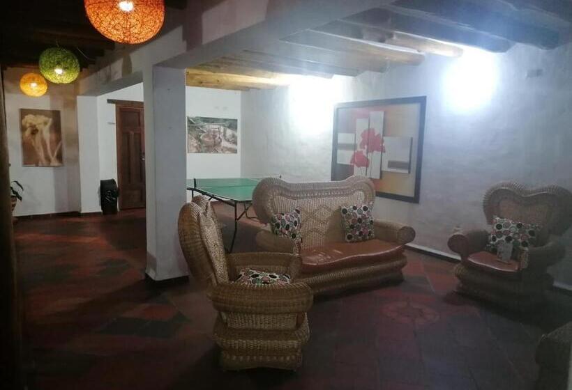 标准间, El Santuario