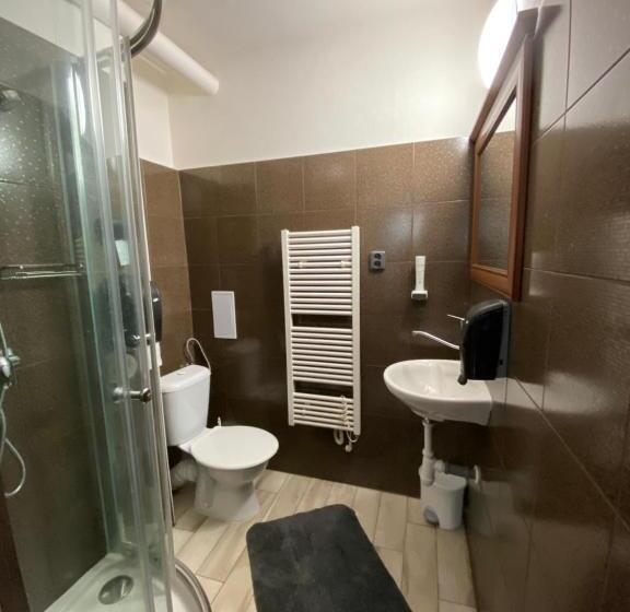 침실 1개 발코니 아파트, Houštka