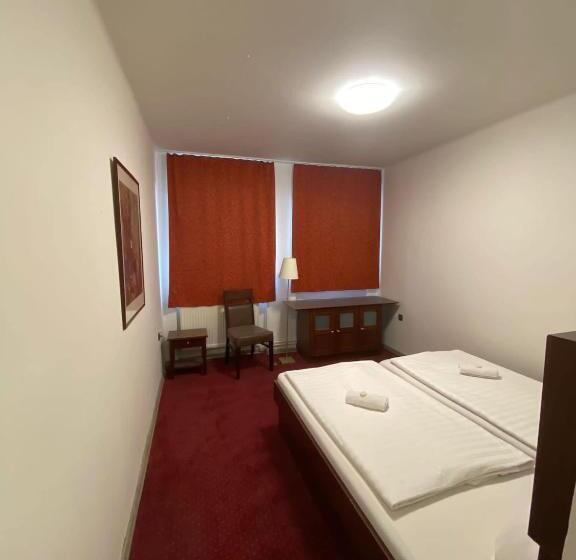 스탠다드 룸, Houštka