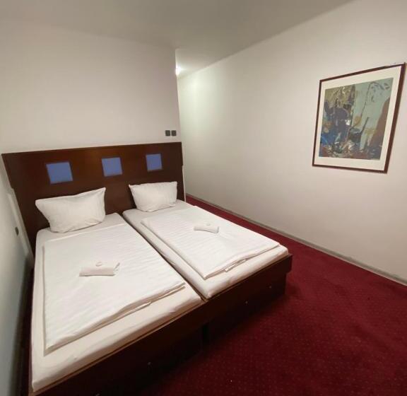 스탠다드 룸, Houštka