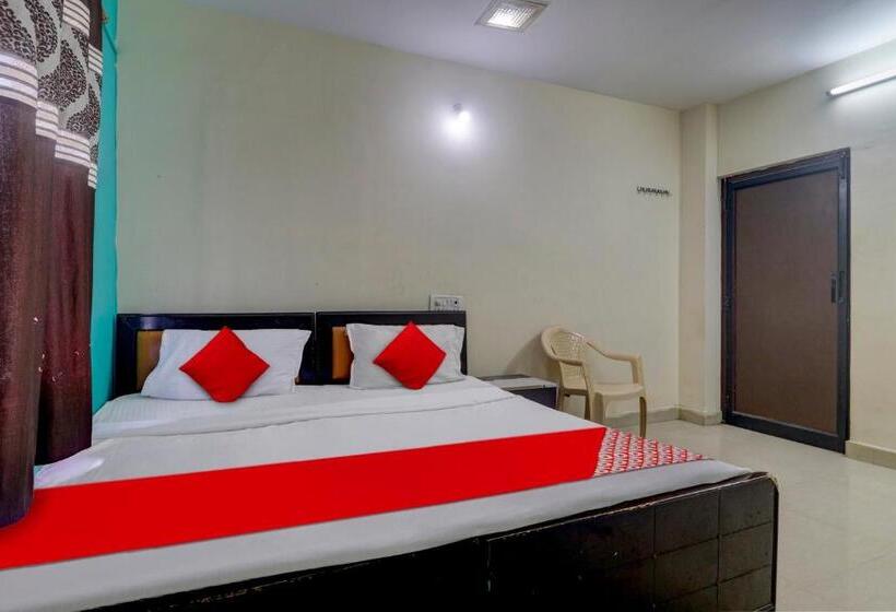 חדר קלאסי לשלושה, Oyo Flagship Hotel Royal Comfort Near Shilparamam