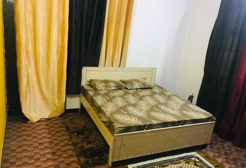 Трехместный Номер Классика, Oyo Hotel Hometown