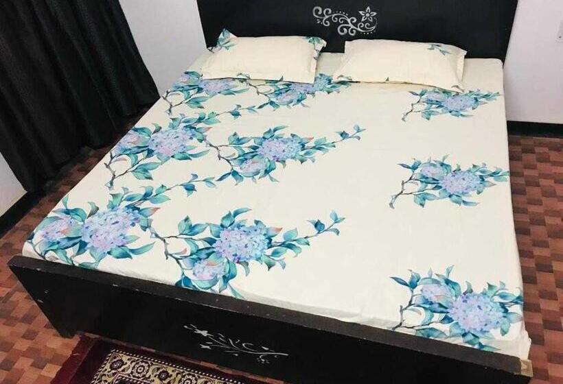 Трехместный Номер Классика, Oyo Hotel Hometown