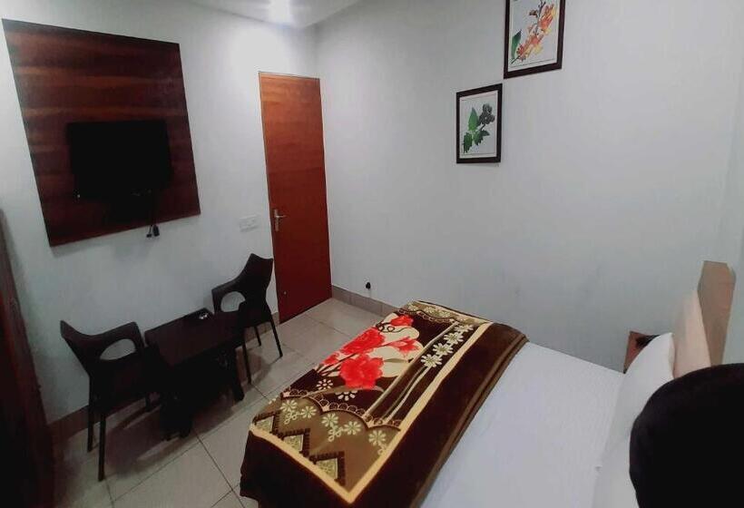 豪华三人间, Oyo Hotel Tulip Inn