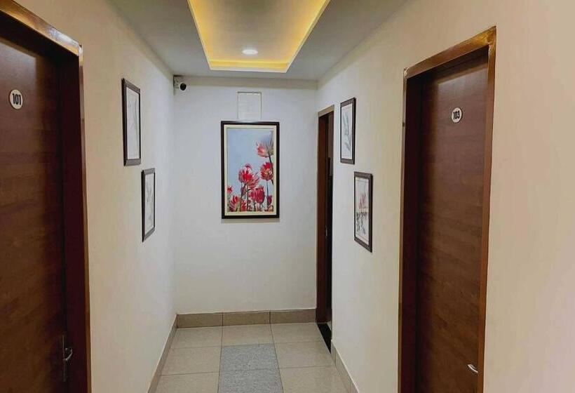 디럭스 트리플 룸, Oyo Hotel Tulip Inn