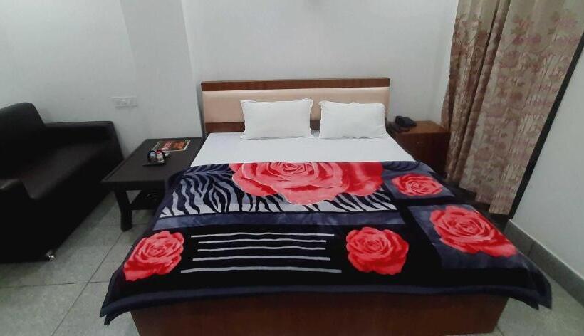 豪华三人间, Oyo Hotel Tulip Inn