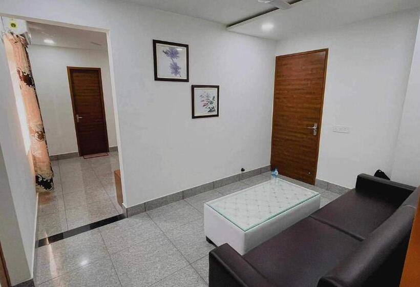 디럭스 트리플 룸, Oyo Hotel Tulip Inn