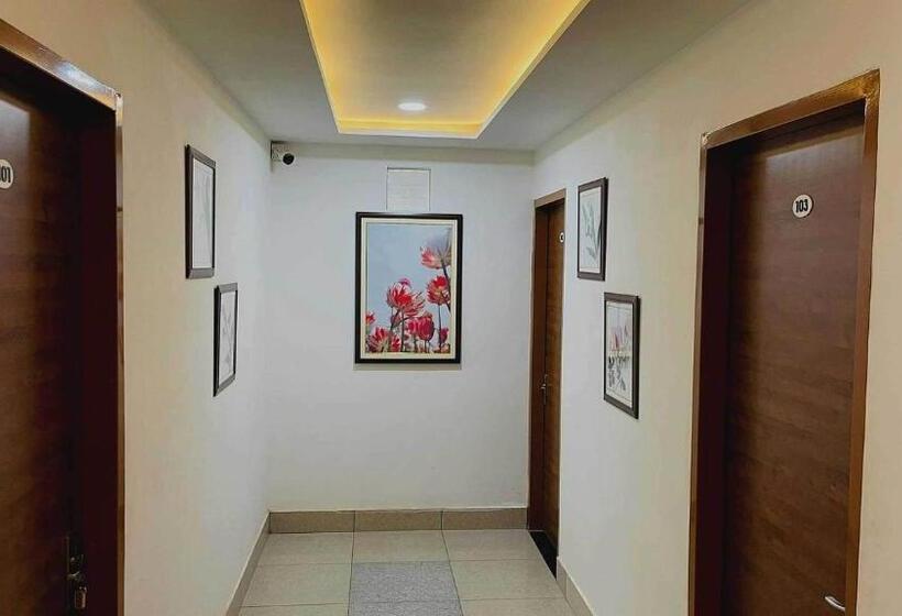 디럭스 트리플 룸, Oyo Hotel Tulip Inn