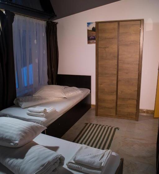 غرفة أساسية ثلاثية, Dor De Munte Straja