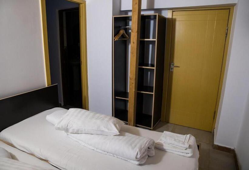 غرفة قياسية رباعية, Dor De Munte Straja