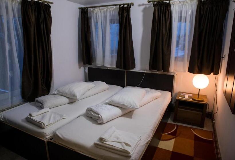 غرفة قياسية رباعية, Dor De Munte Straja