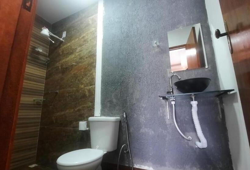 סוויטה עם מרפסת, Pousada Recanto Beach House   Cabo Frio   Rj  Unamar  Cond Florestinha   1 Min A Pé Da Praia