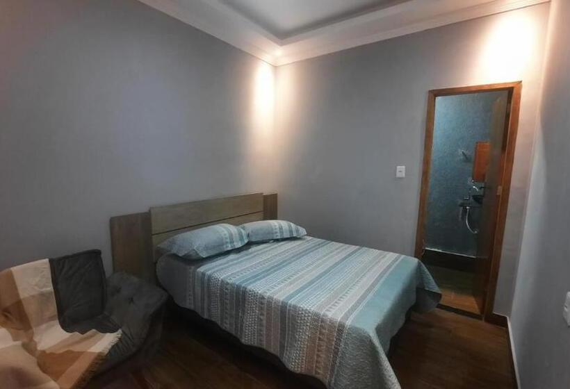 발코니가 있는 스위트, Pousada Recanto Beach House   Cabo Frio   Rj  Unamar  Cond Florestinha   1 Min A Pé Da Praia