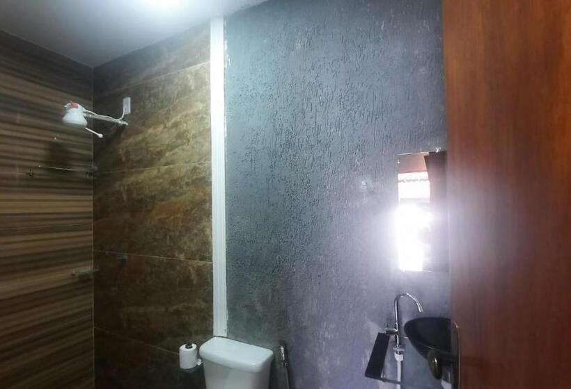 סוויטה עם מרפסת, Pousada Recanto Beach House   Cabo Frio   Rj  Unamar  Cond Florestinha   1 Min A Pé Da Praia