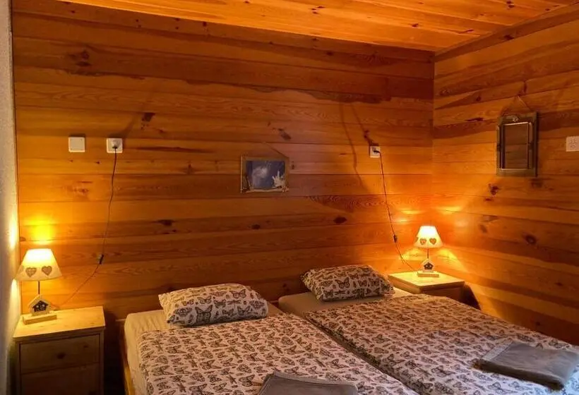 Standard Kolmen Hengen Huone, B&b Chalet Rey Bellet