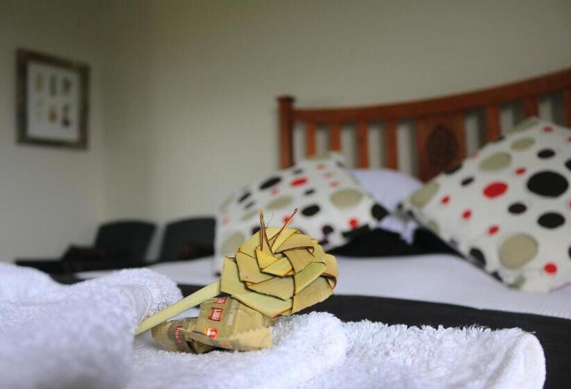 استودیوی لوکس, Scenic Waterways Retreat