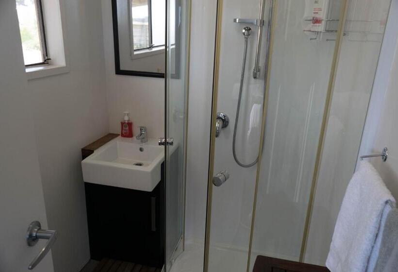 استودیوی لوکس, Scenic Waterways Retreat