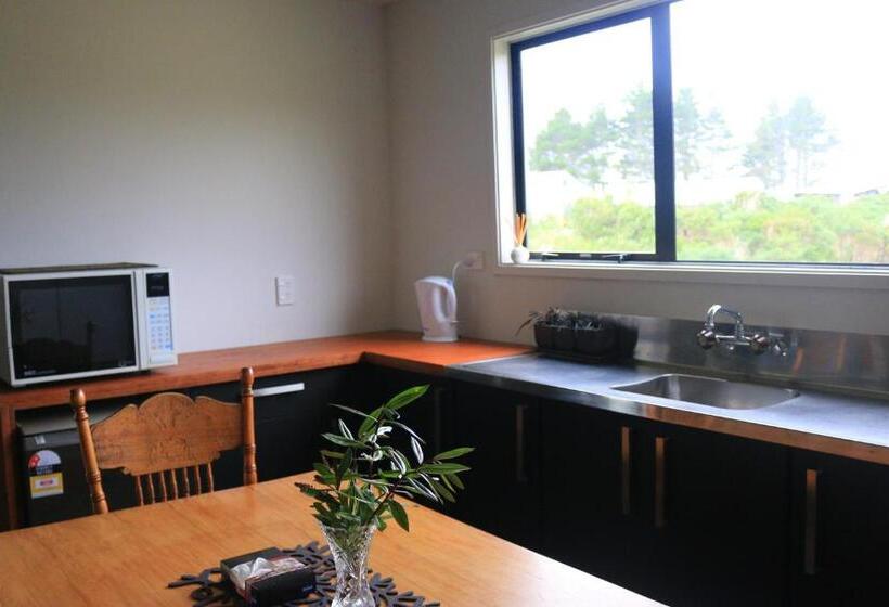 استودیوی لوکس, Scenic Waterways Retreat